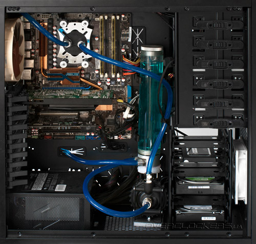 30-aerocool-xpredator.jpg