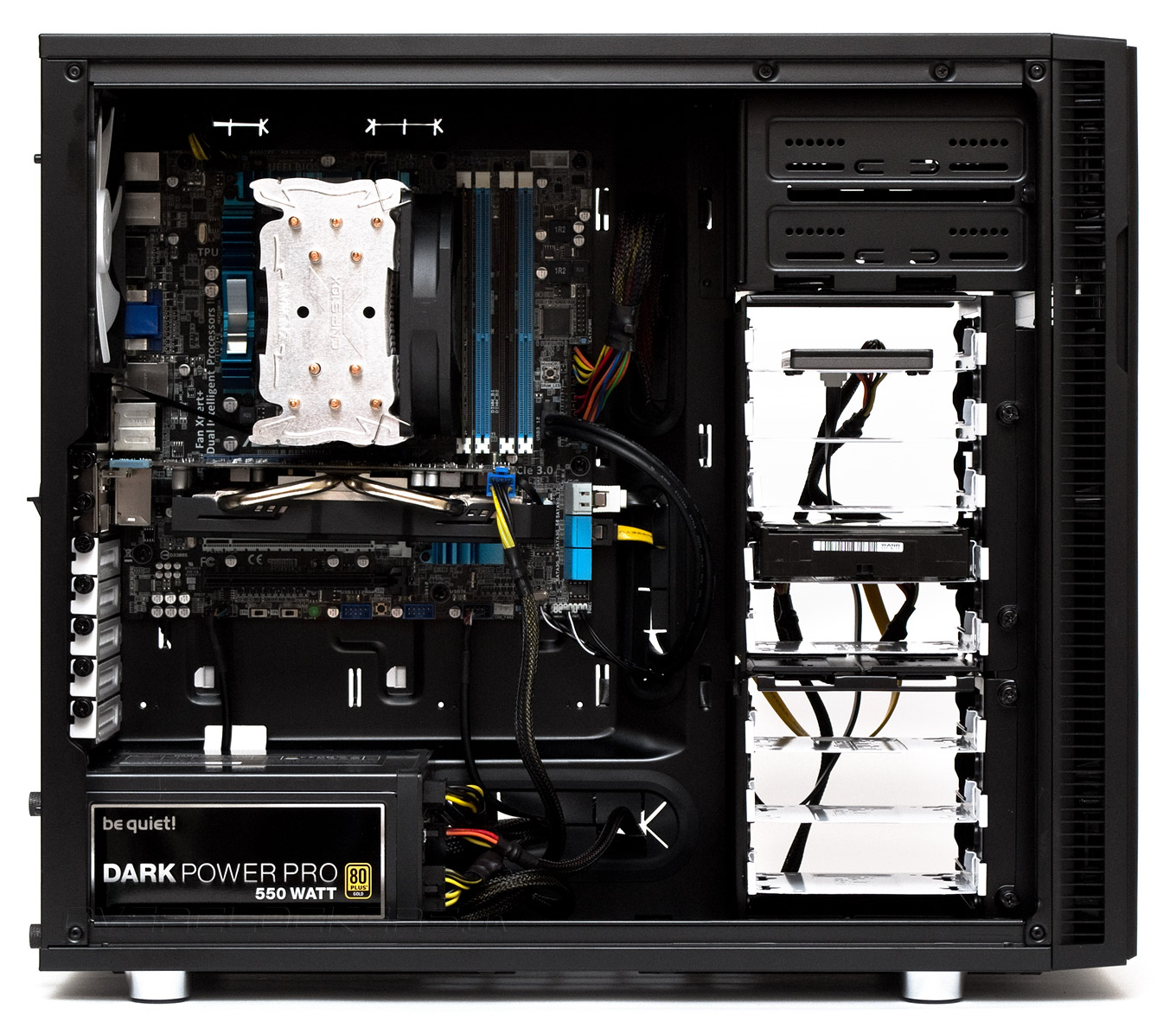 Что нашли в корпусе. Корпус Fractal Design define r5. Fractal Design define r5 Review. Fractal r5. Салазки Fractal Design r5.