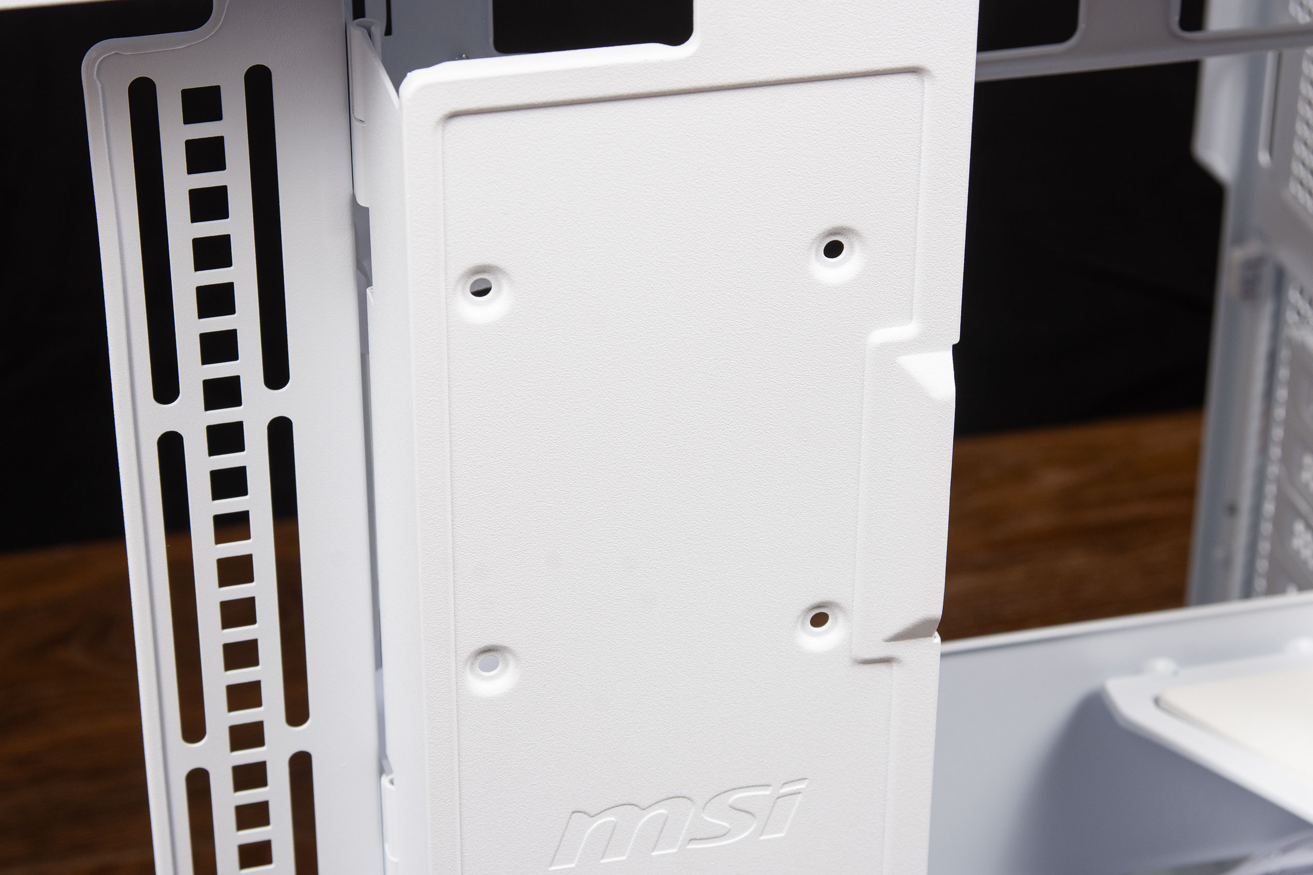 Обзор панорамного корпуса MSI MAG PANO 100R PZ White. Долой кабели! Ну почти все