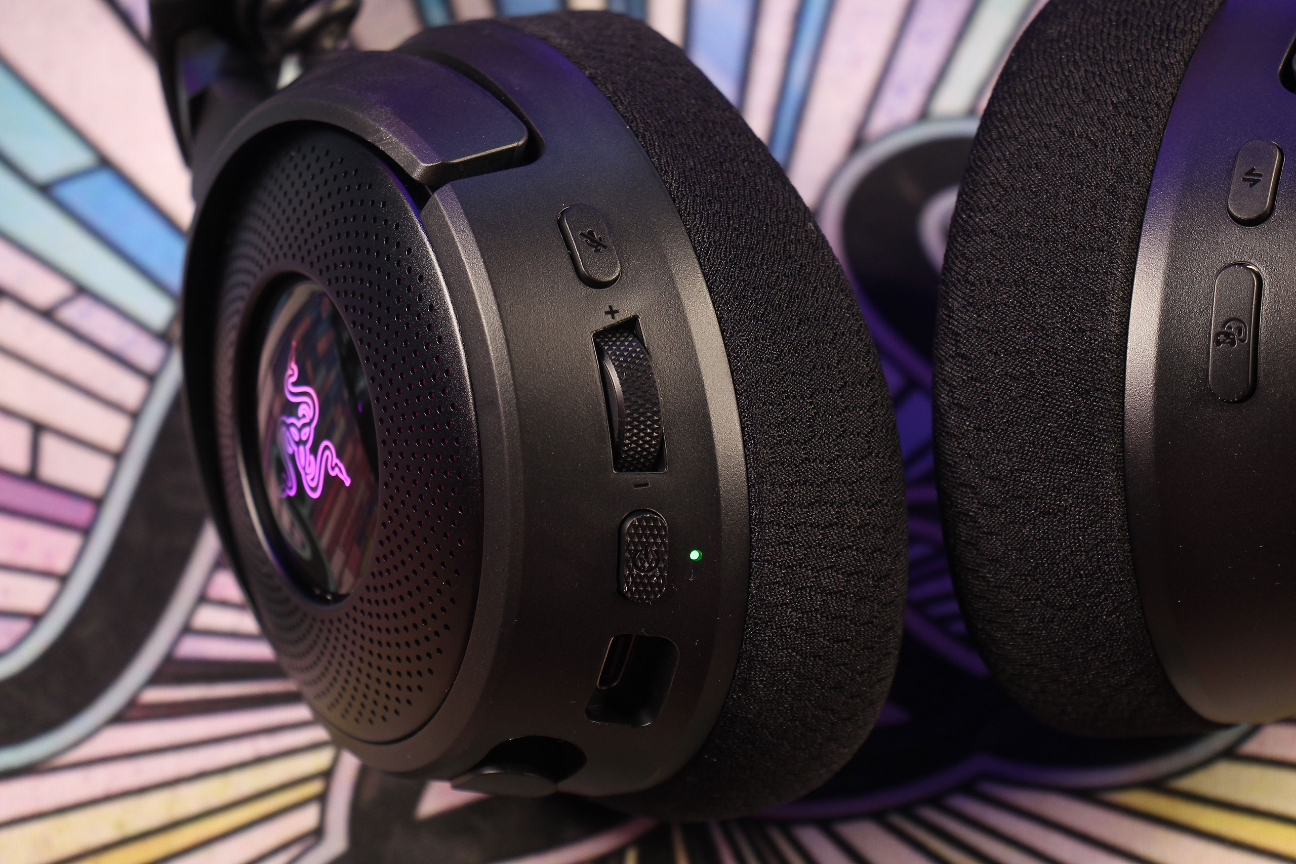 Огляд лінійки ігрових гарнітур Razer Kraken V4 X, V4 та V4 Pro