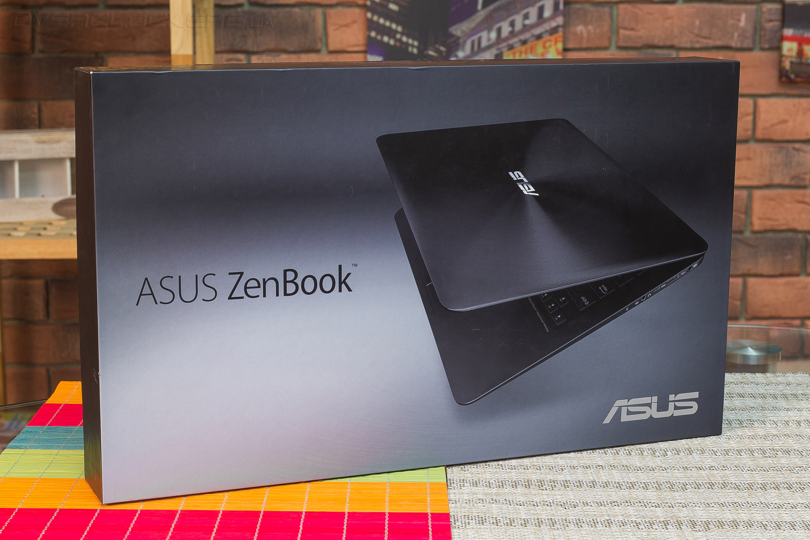 Обзор ноутбука asus. ASUS ZENBOOK ux305. Зенбук асус UX 305sa. ASUS ZENBOOK 305. Упаковка ноутбука ASUS ZENBOOK.