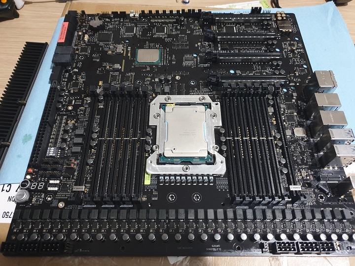 Intel Xeon W-3175X