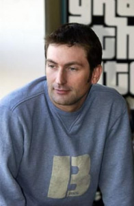 Лесли Бензис (Leslie Benzies)