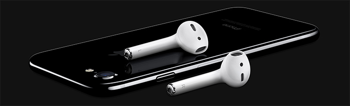 Apple представила iPhone 7, обновленную версию умных часов и беспроводную гарнитуру AirPods