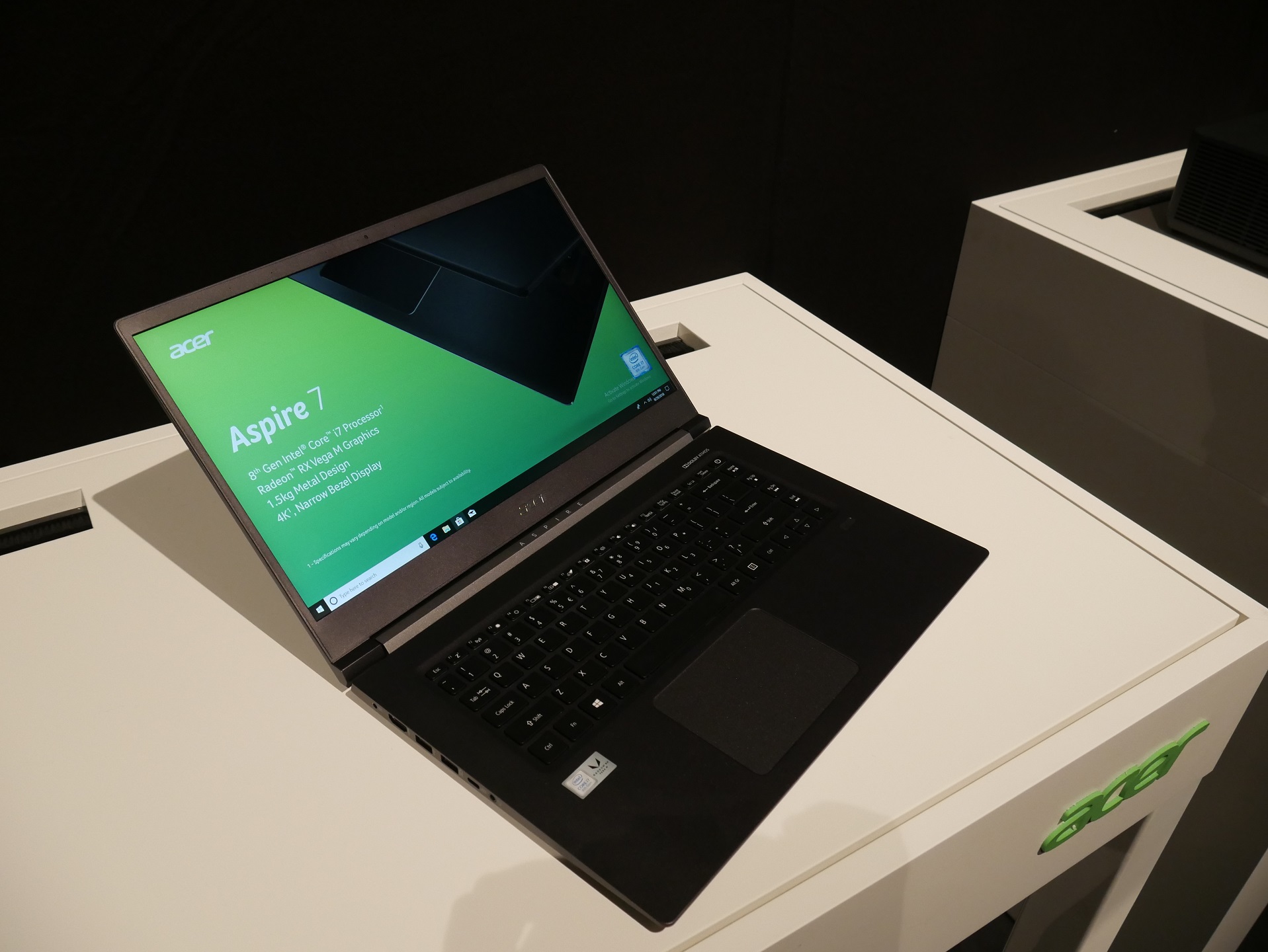 Acer aspire пропадает изображение