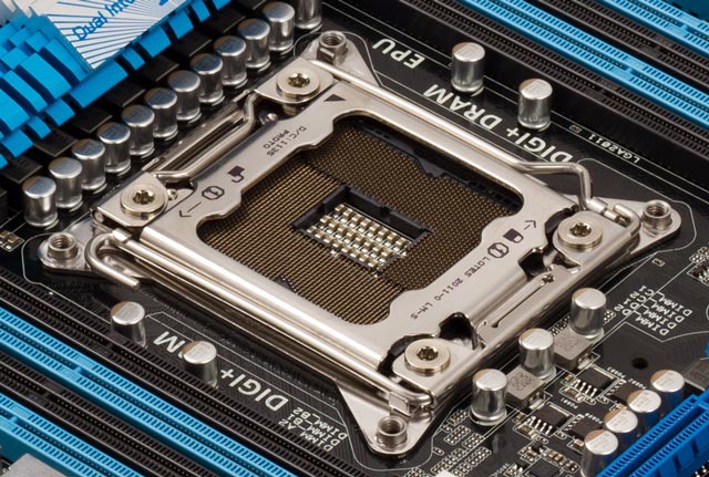 Сокет Intel LGA2011