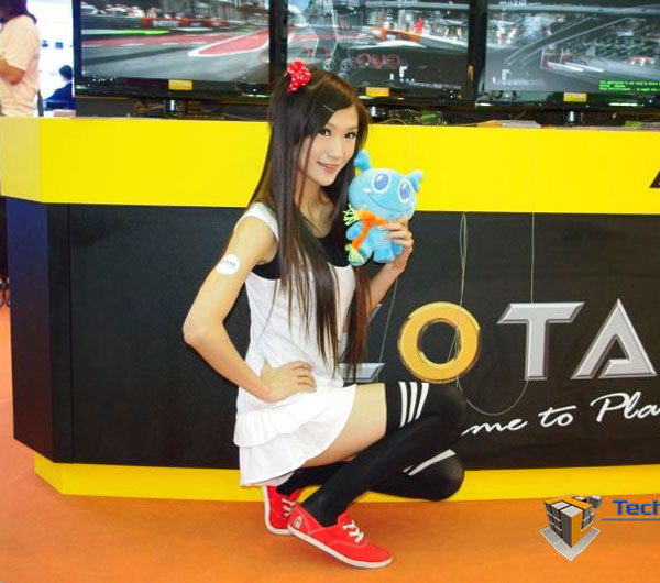 Девушки на Computex 2010 (booth babes)