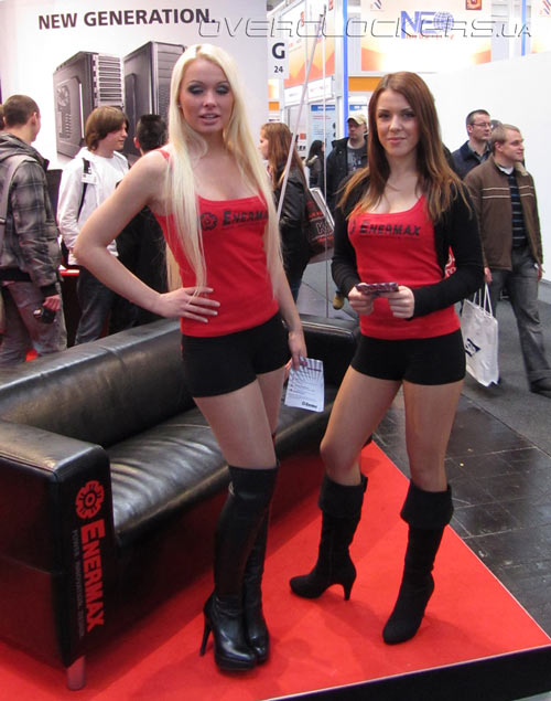 Промо-девушки на выставке CeBIT 2011