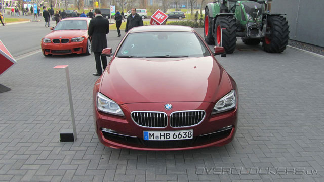 CeBIT 2012: девушки и автомобили