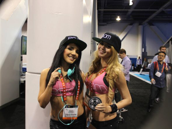 Девушки (booth babes) на выставке CES 2013