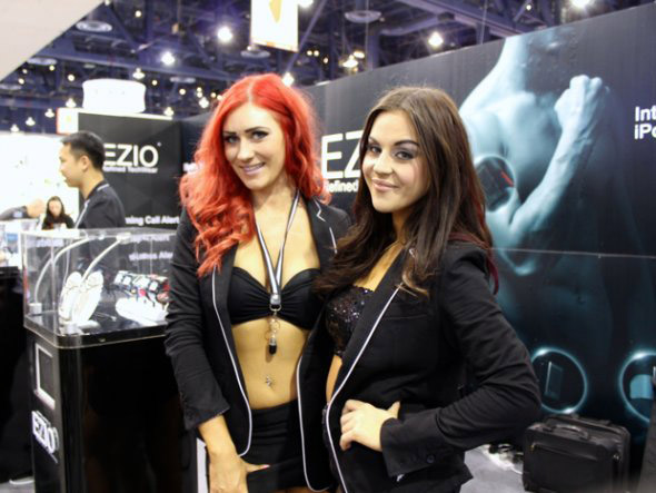 Девушки (booth babes) на выставке CES 2013