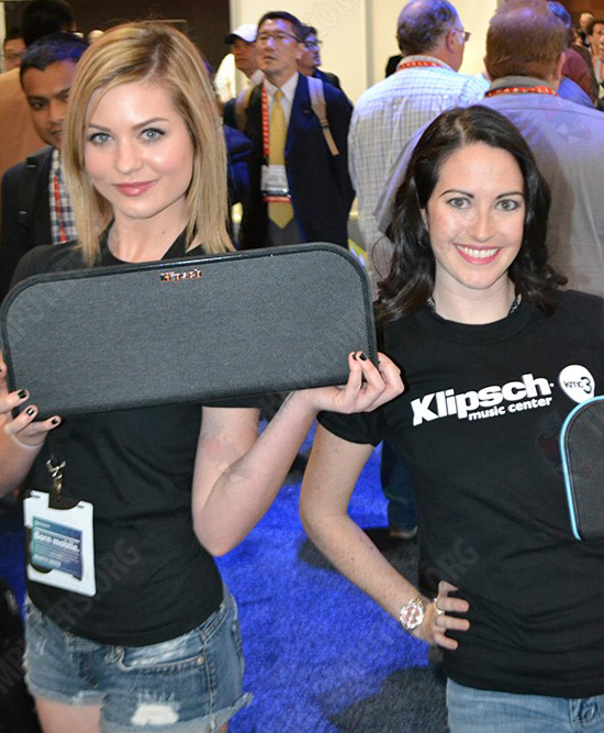 Девушки (booth babes) на выставке CES 2013