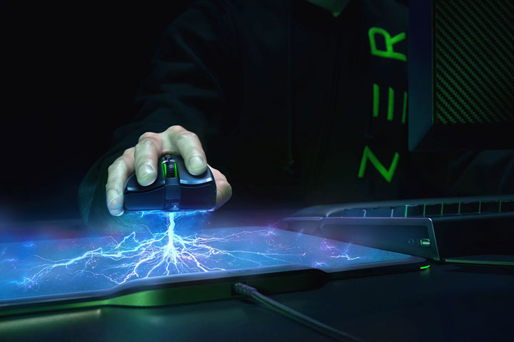 беспроводной комплект из мыши Razer Mamba HyperFlux и коврика Razer Firefly HyperFlux