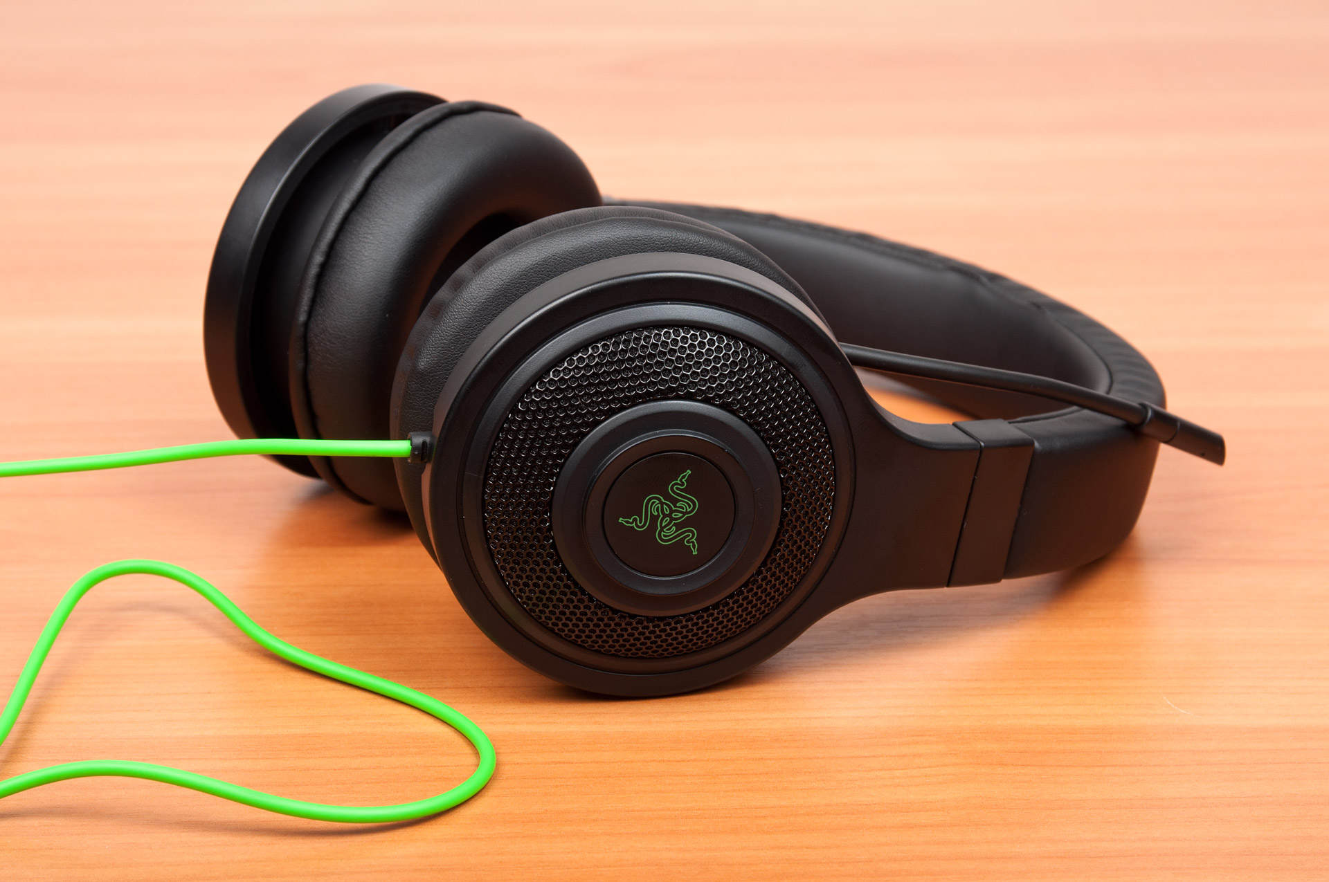 Как подключить наушники razer kraken essential к компьютеру