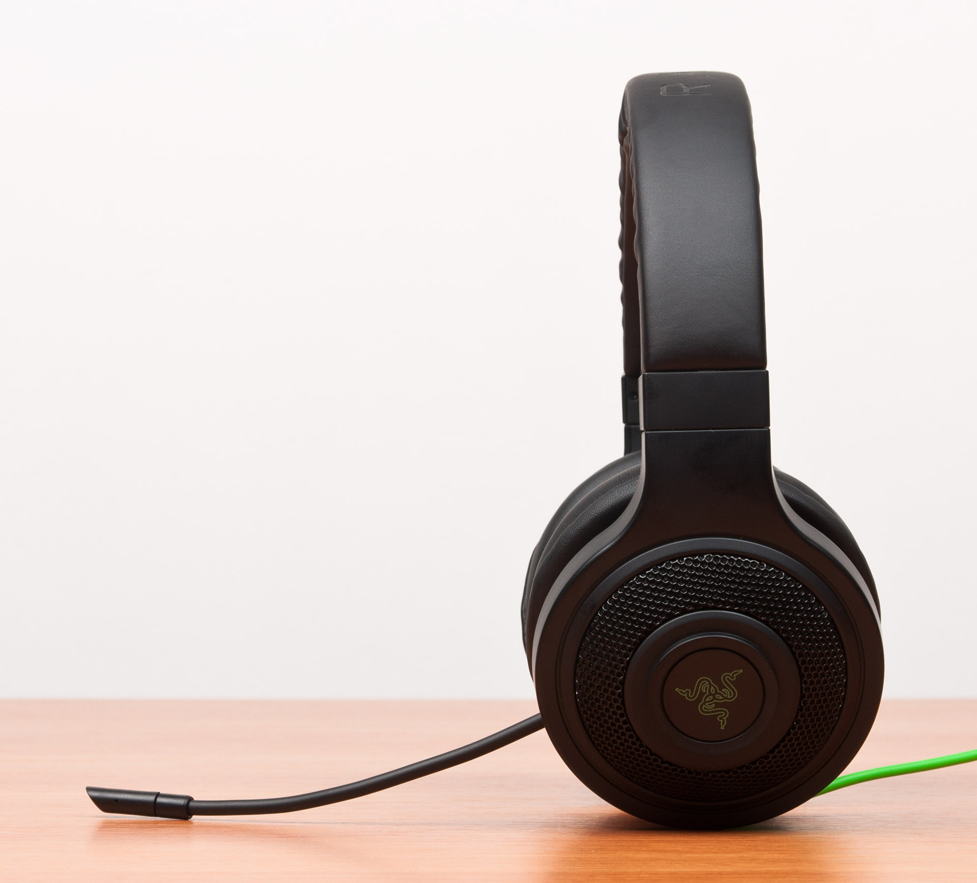 Как подключить наушники razer kraken essential к компьютеру